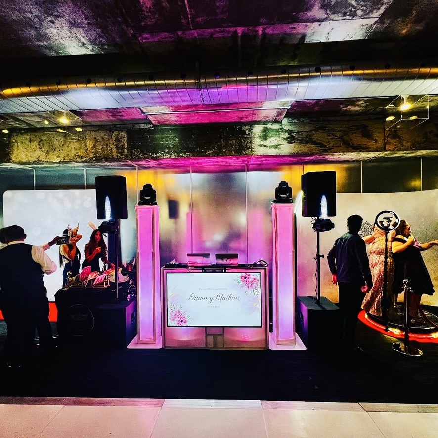Installation du Photobooth 360 intégrée à une réception de mariage