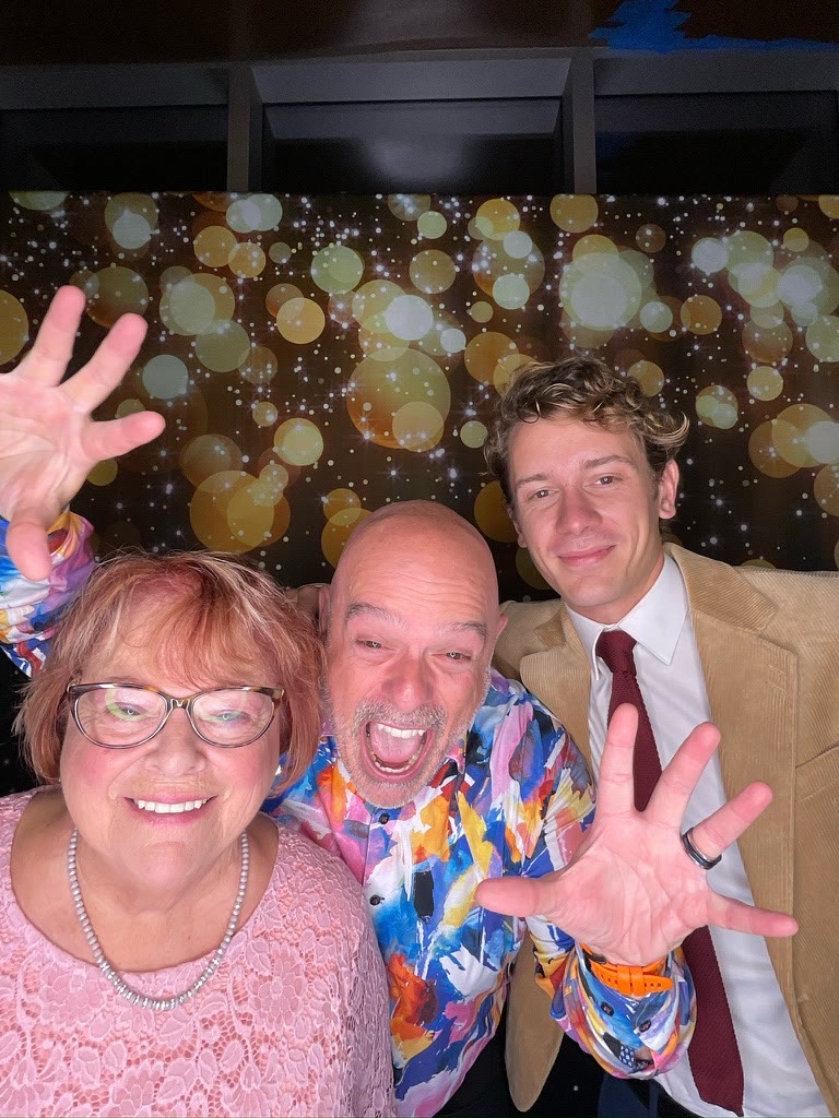 Invités en action devant le photobooth numérique au Plaza Rive-Sud